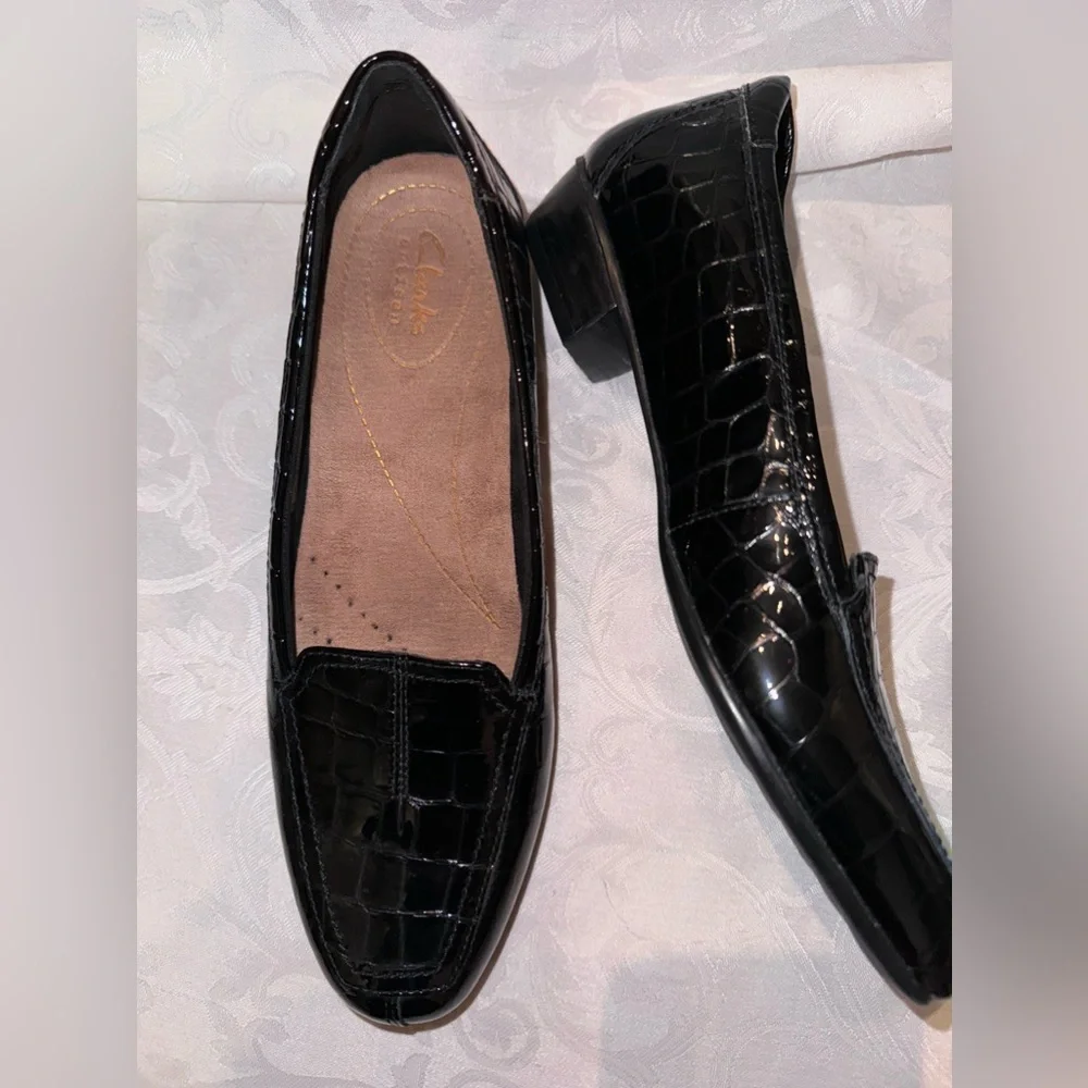 Clarks Everyday Croc Embossed
Patent Leather Loafers, NEW, Size 7.5 - Picture 9 of 16